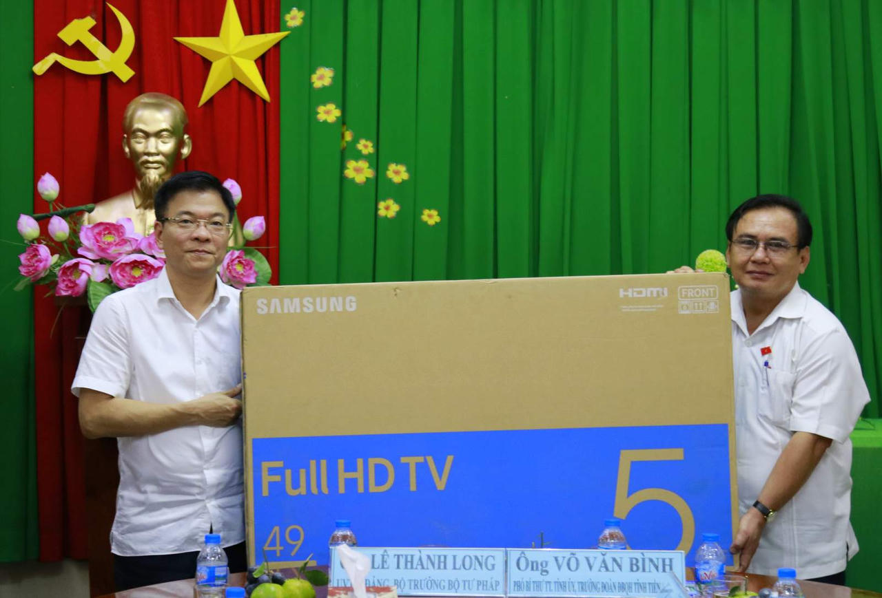 Bộ trưởng Lê Thành Long thăm Đoàn ĐBQH tỉnh Tiền Giang