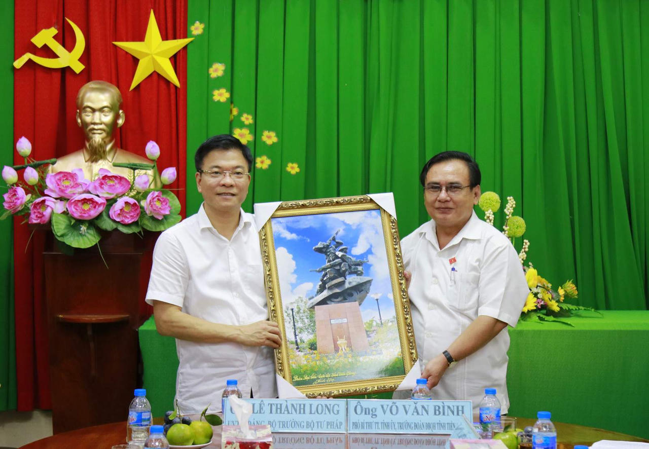 Bộ trưởng Lê Thành Long thăm Đoàn ĐBQH tỉnh Tiền Giang