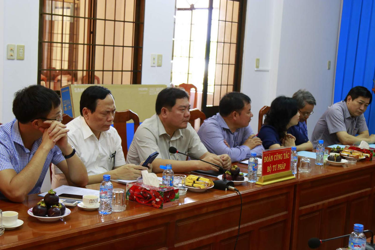 Bộ trưởng Lê Thành Long thăm Đoàn ĐBQH tỉnh Trà Vinh