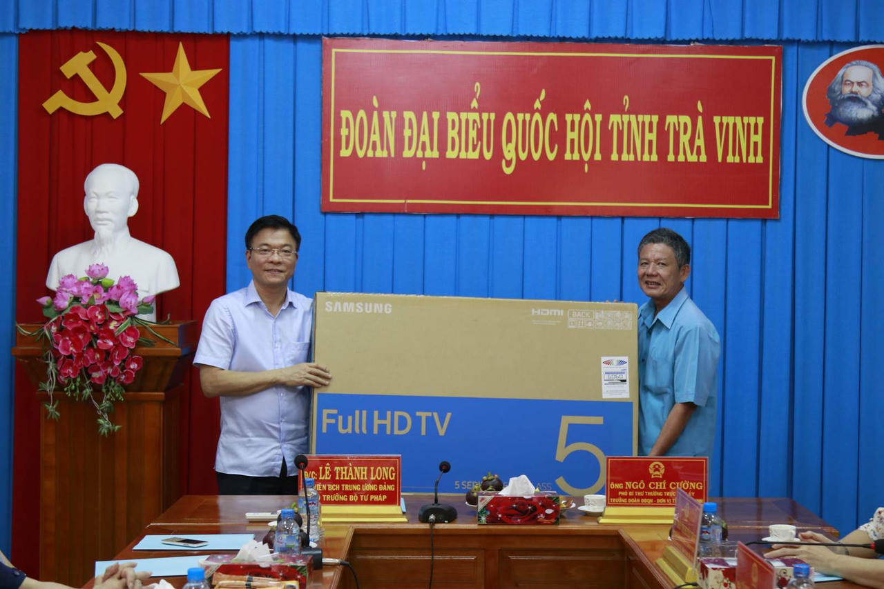 Bộ trưởng Lê Thành Long thăm Đoàn ĐBQH tỉnh Trà Vinh