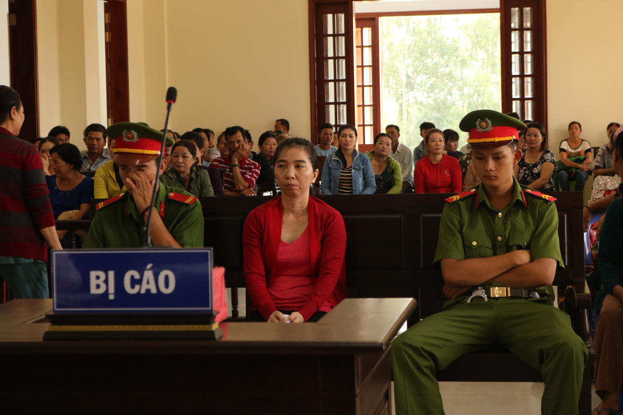 Chủ hụi lừa hơn 2 tỷ đồng của 139 hụi viên hầu tòa