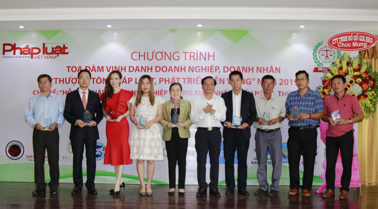 Báo PLVN chung tay 'tháo gỡ' pháp lý về xuất, nhập khẩu, 'tiếp sức' doanh nghiệp vùng ĐBSCL phát triển