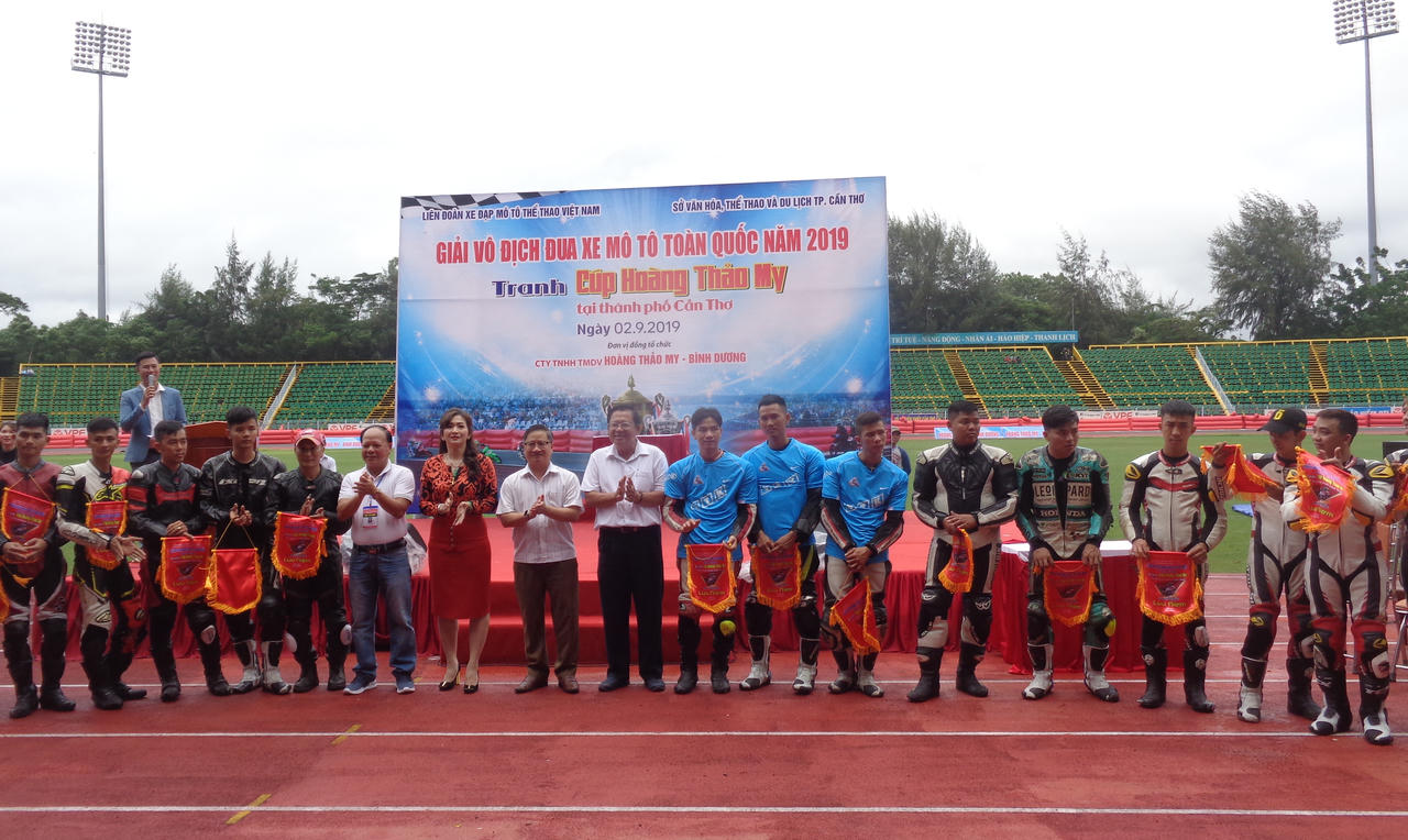 Ấn tượng màn tranh tài của các tay đua tại Giải đua xe mô tô toàn quốc dịp Quốc khánh 2/9