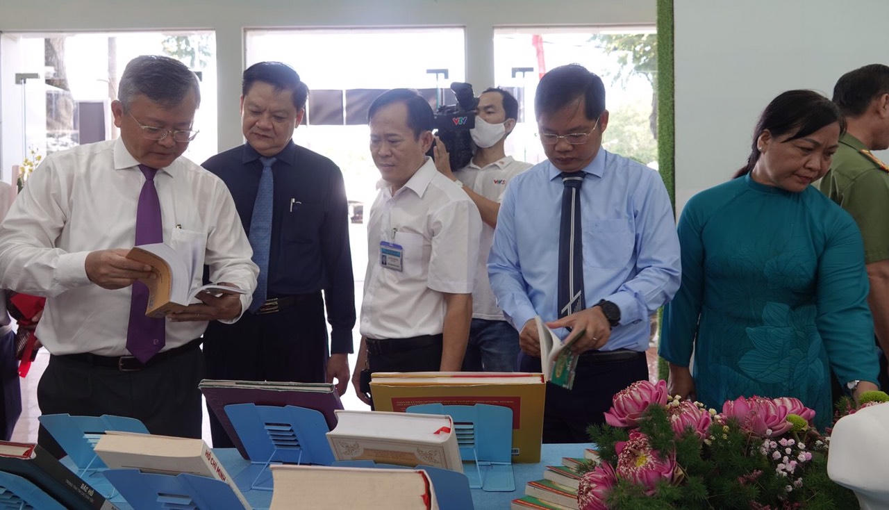 Triển lãm ảnh “Ngày hội non sông”