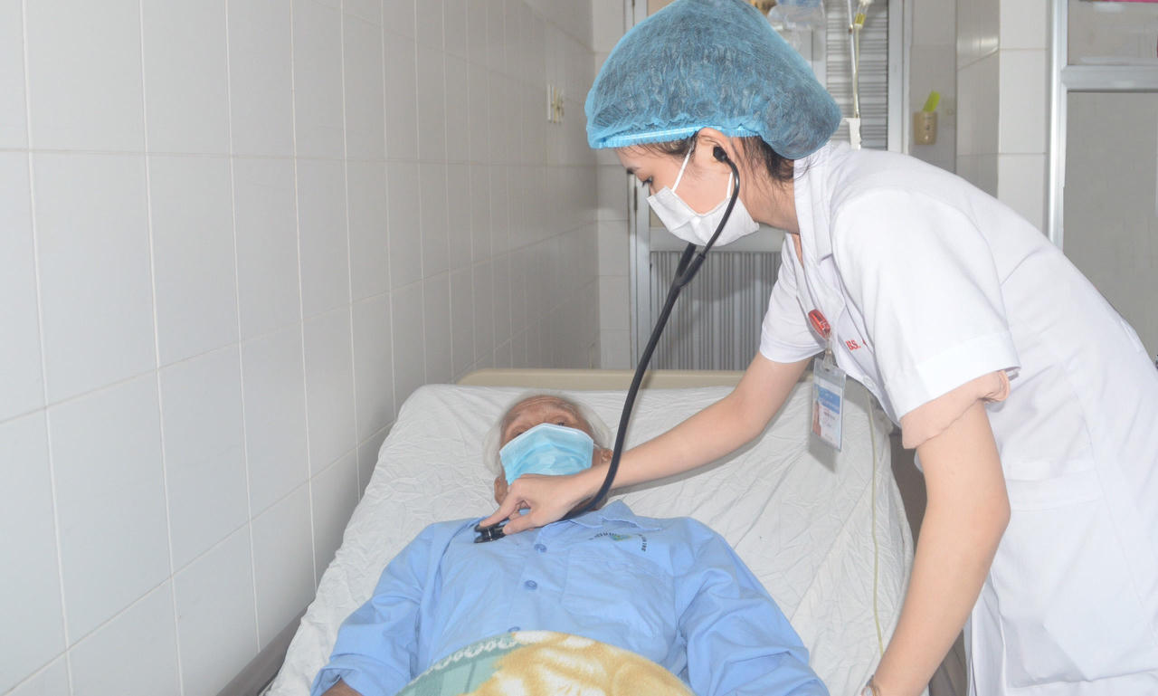 Hy hữu phát hiện hạt đậu phộng trong phổi cụ ông 95 tuổi 