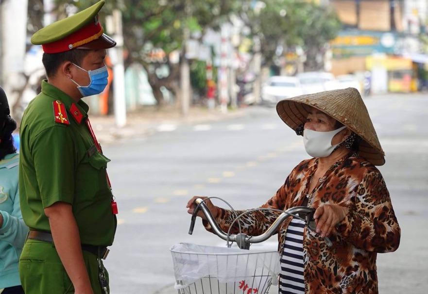 Cần Thơ áp dụng phiếu mua hàng, hạn chế người dân ra đường khi không cần thiết