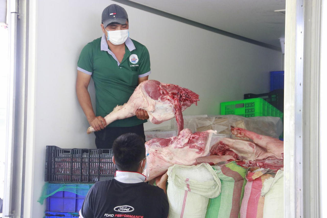 Người dân Cần Thơ yên tâm với điểm bán hàng thiết yếu giá bình ổn 