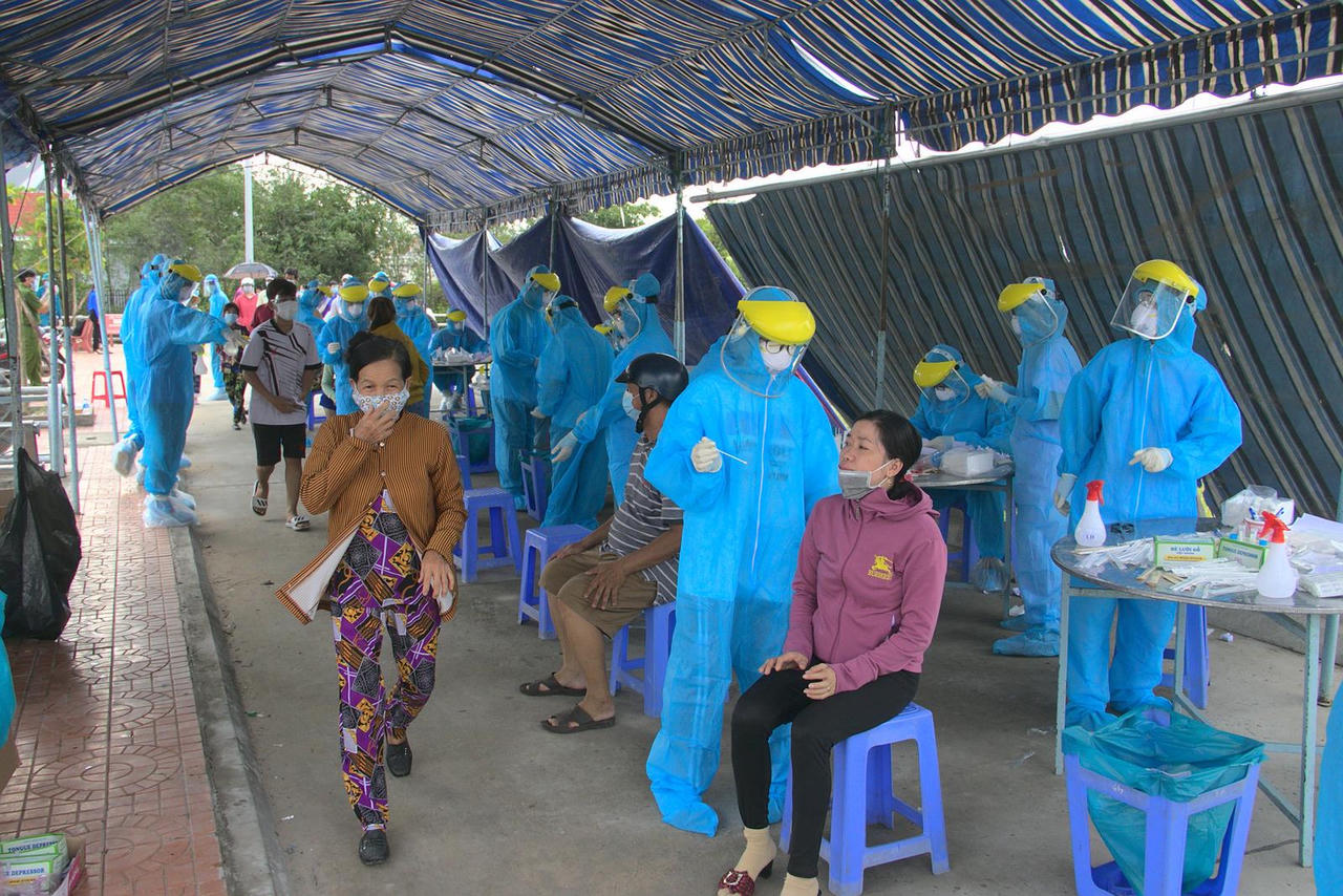 Cần Thơ: Đảm bảo an toàn khi lấy mẫu xét nghiệm sàng lọc COVID-19 
