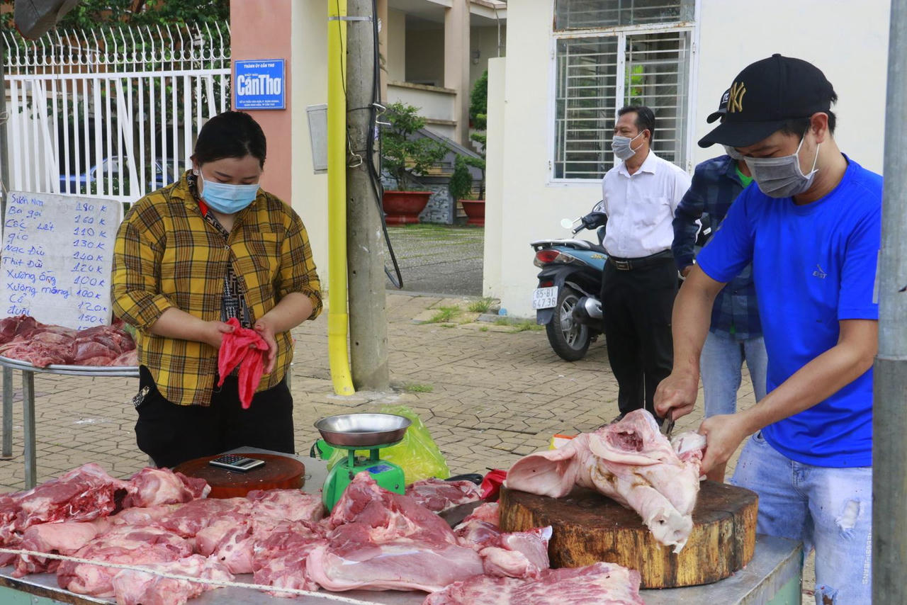 Cần Thơ “mang chợ ra phố” kết hợp bán hàng bình ổn giá