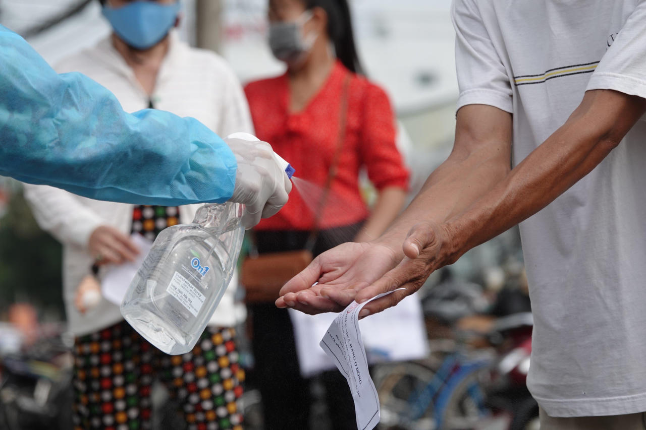 Bộ đội Quân khu 9 góp tiền mở phiên chợ 0 đồng hỗ trợ bà con nghèo 