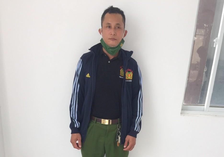 Bắt giữ nam thanh niên giả công an, chạy xe biển số xanh 999.99 