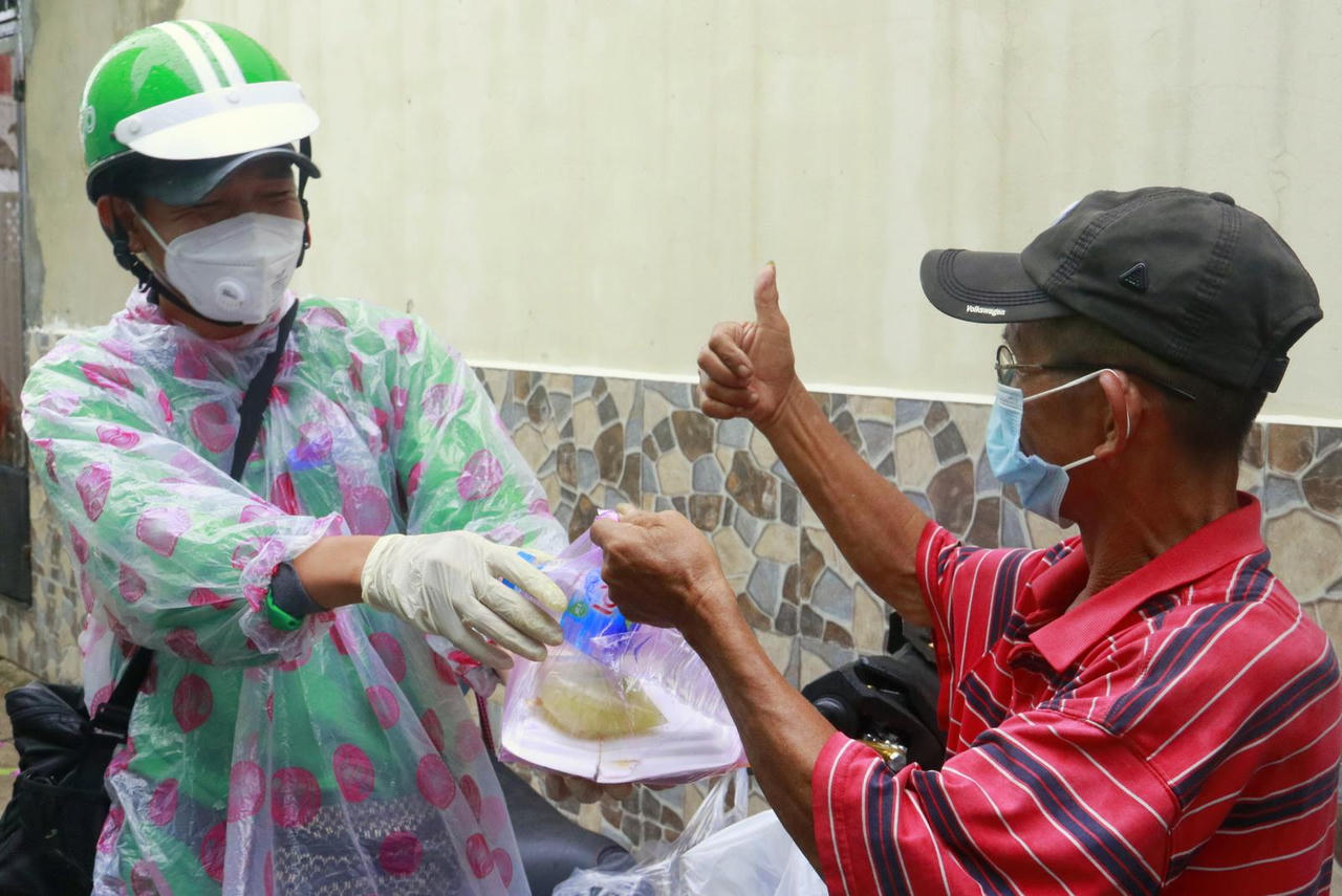 Chàng shipper 9x và những “đơn hàng” từ trái tim