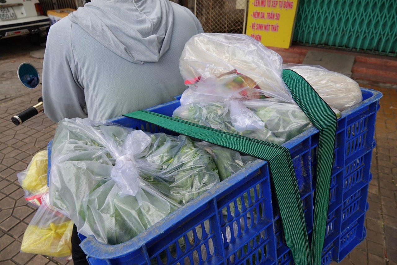 Lạ lùng anh shipper 'nhận thù lao' bằng... nụ cười và lời cảm ơn