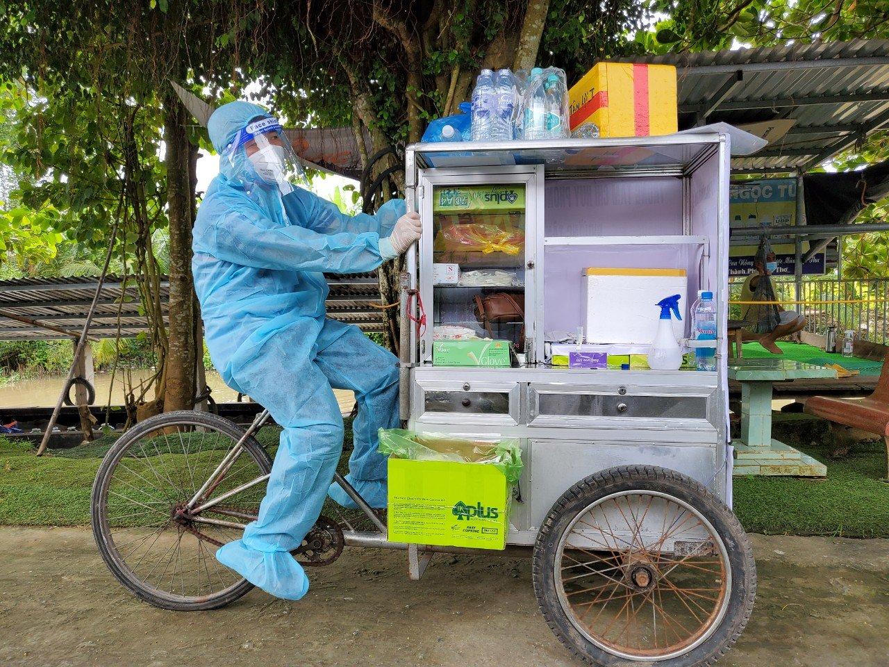 Xe cá viên chiên được 'hô biến' thành xe lấy mẫu xét nghiệm lưu động