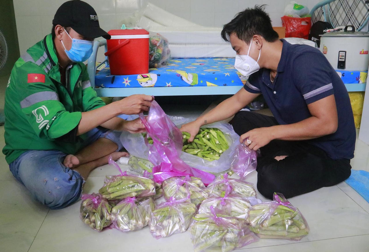 Bếp ăn thiện nguyện 'đỏ lửa' ấm bao lòng người giữa đại dịch 