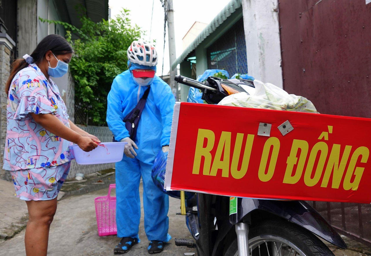 Người đàn ông làm 'chuyện bao đồng', kết nối hỗ trợ hơn 50 tấn rau củ cho bà con vùng dịch 