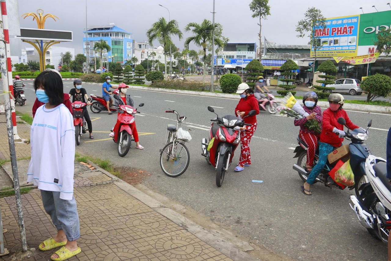 Người dân vùng xanh ở Cần Thơ phấn khởi khi cuộc sống dần trở lại bình thường 