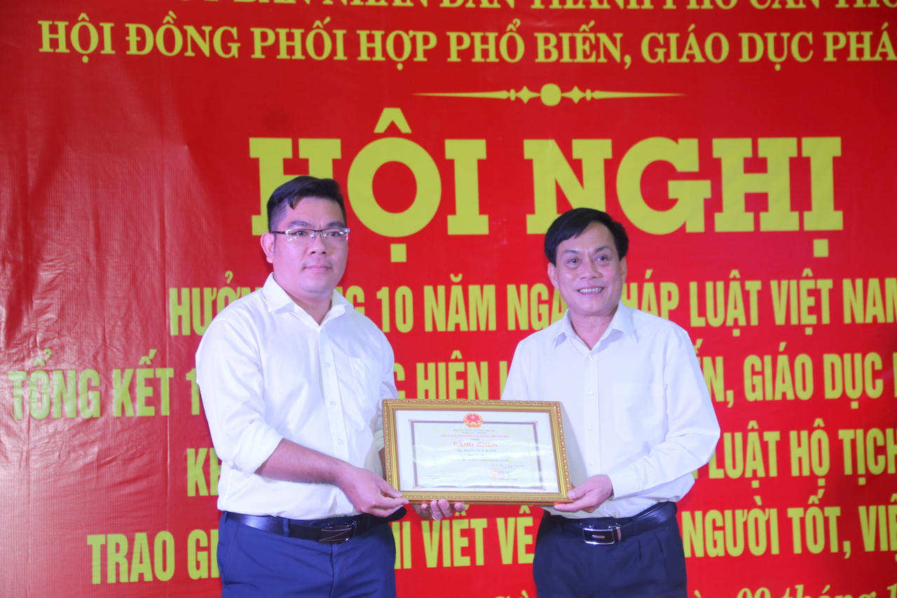 Cần Thơ: Cả hệ thống chính trị chung tay làm tốt công tác tyên truyền, phổ biến pháp luật