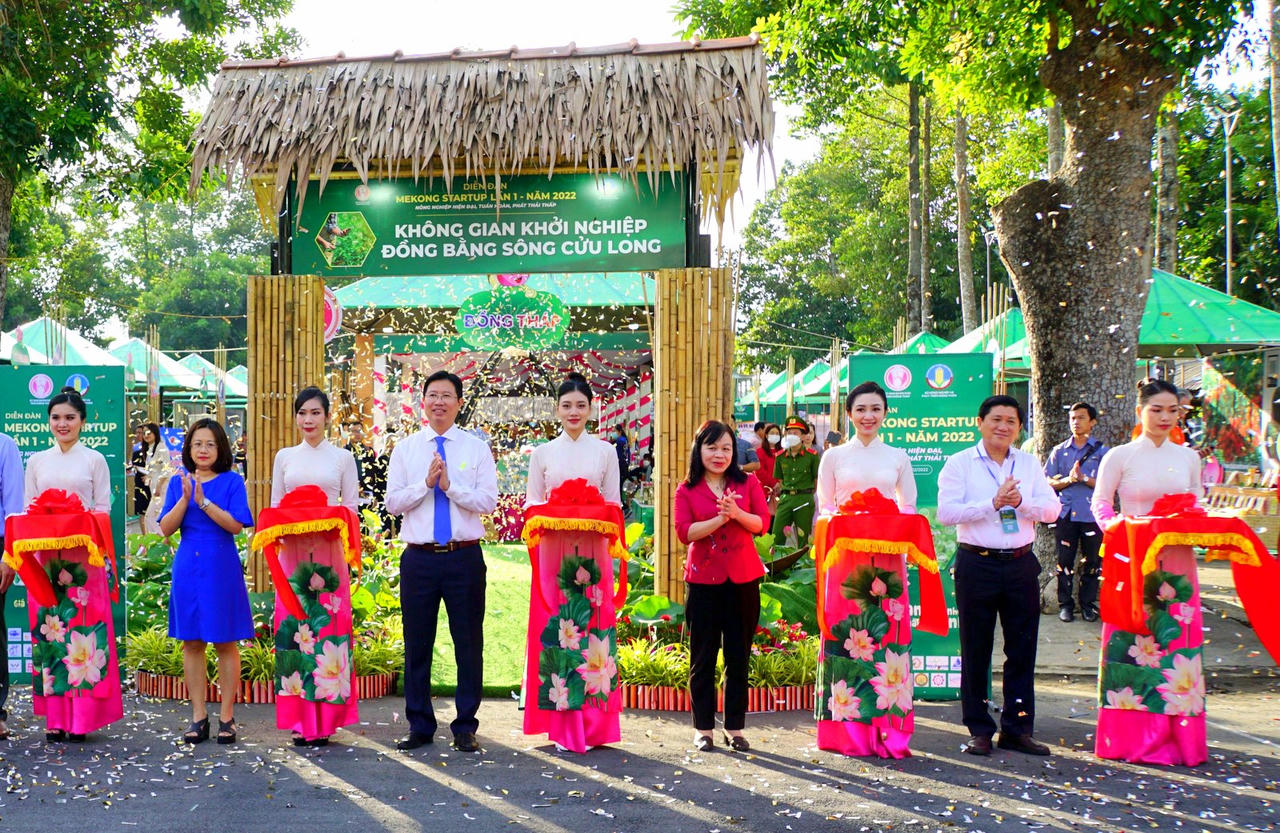 Triển lãm các sản phẩm nông nghiệp ứng dụng công nghệ vùng ĐBSCL