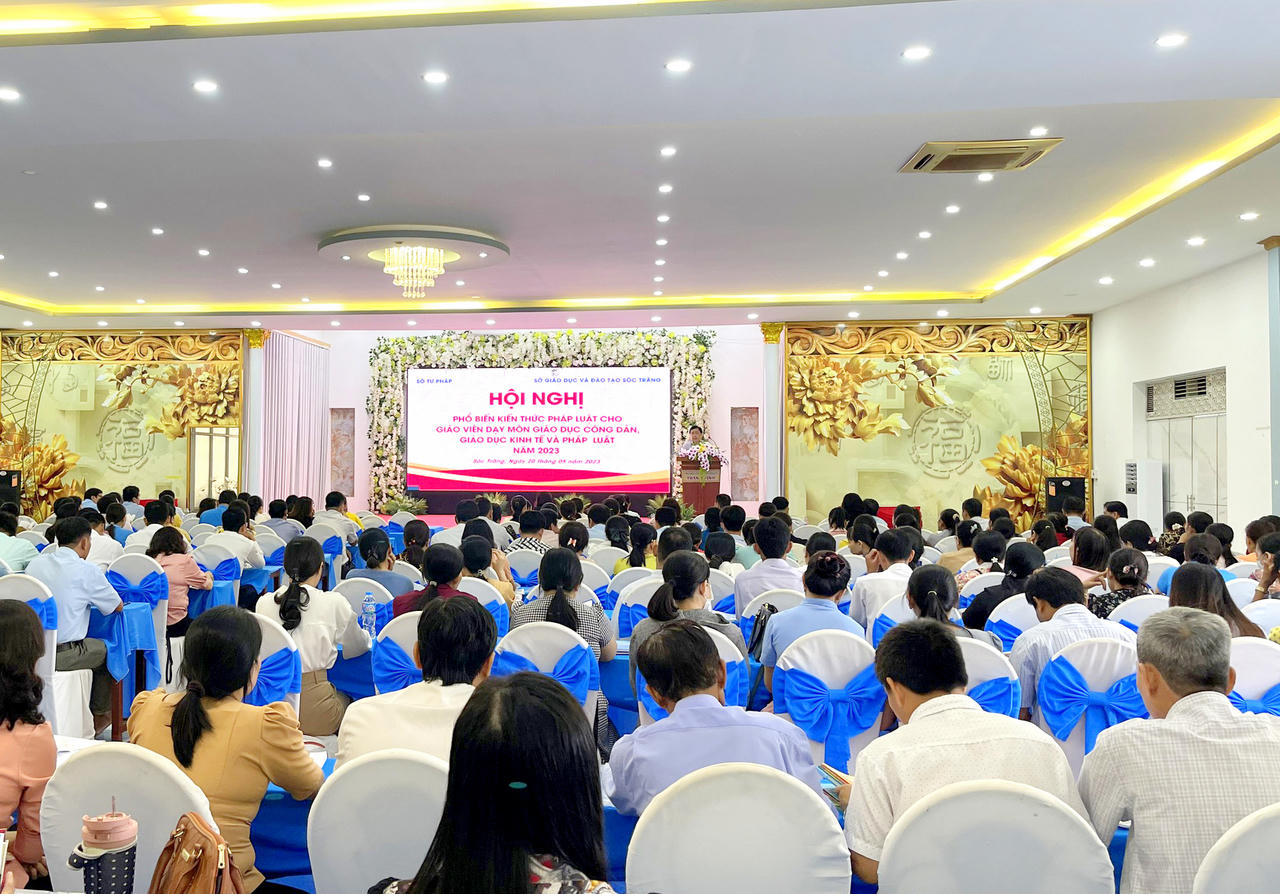 Sóc Trăng phổ biến pháp luật cho 400 giáo viên