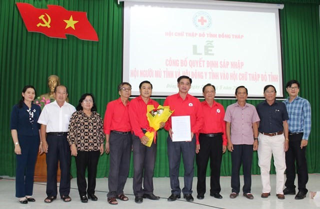 Đồng Tháp sáp nhập Hội Người mù và Hội Đông y vào Hội Chữ thập đỏ 