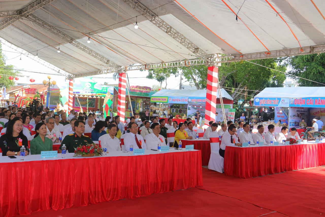 Khai mạc Lễ hội Kỳ yên Thượng điền Đình Bình Thủy