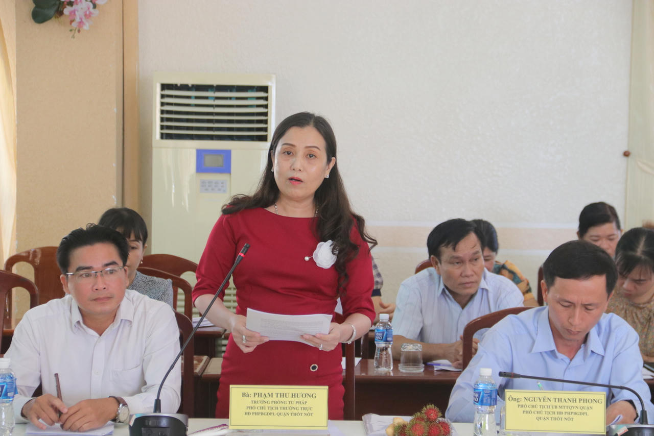 Đoàn Kiểm tra của Hội đồng PBGDPL trung ương làm việc tại quận Thốt Nốt (Cần Thơ) 