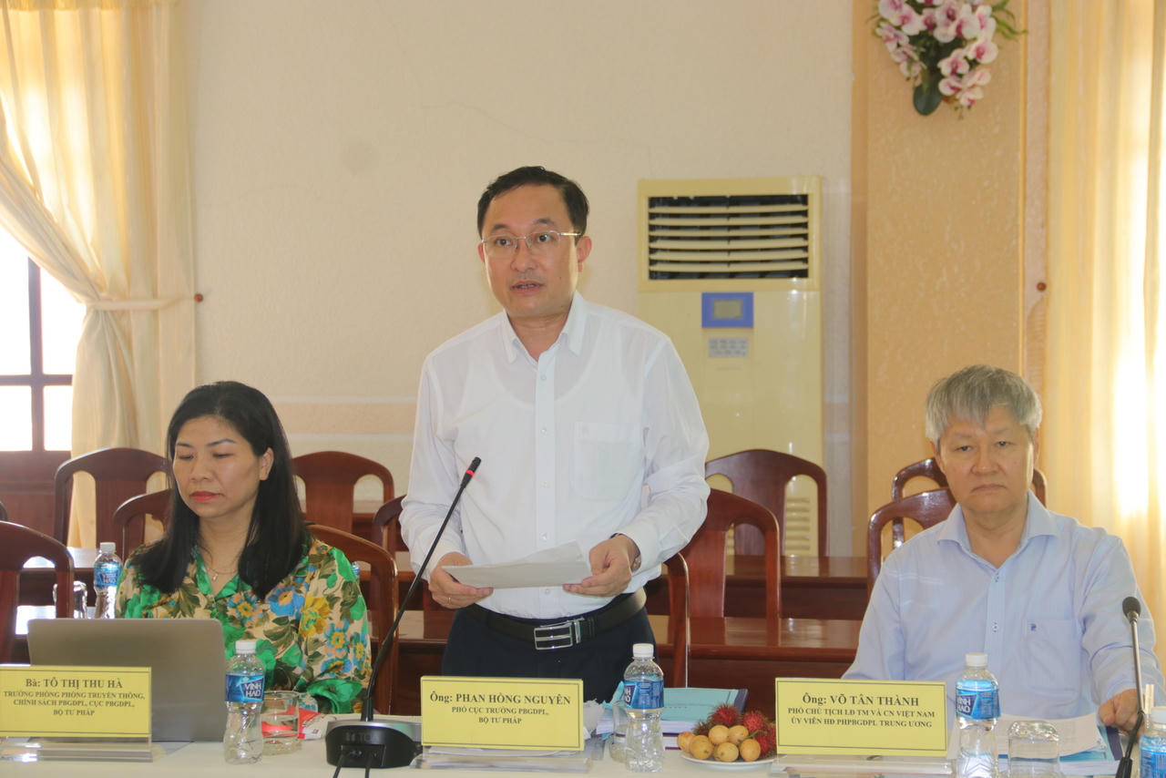 Đoàn Kiểm tra của Hội đồng PBGDPL trung ương làm việc tại quận Thốt Nốt (Cần Thơ) 