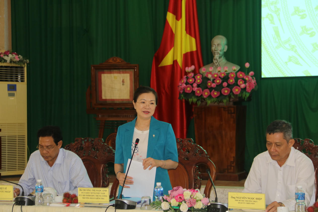 Đoàn Kiểm tra của Hội đồng PBGDPL trung ương làm việc tại quận Thốt Nốt (Cần Thơ) 