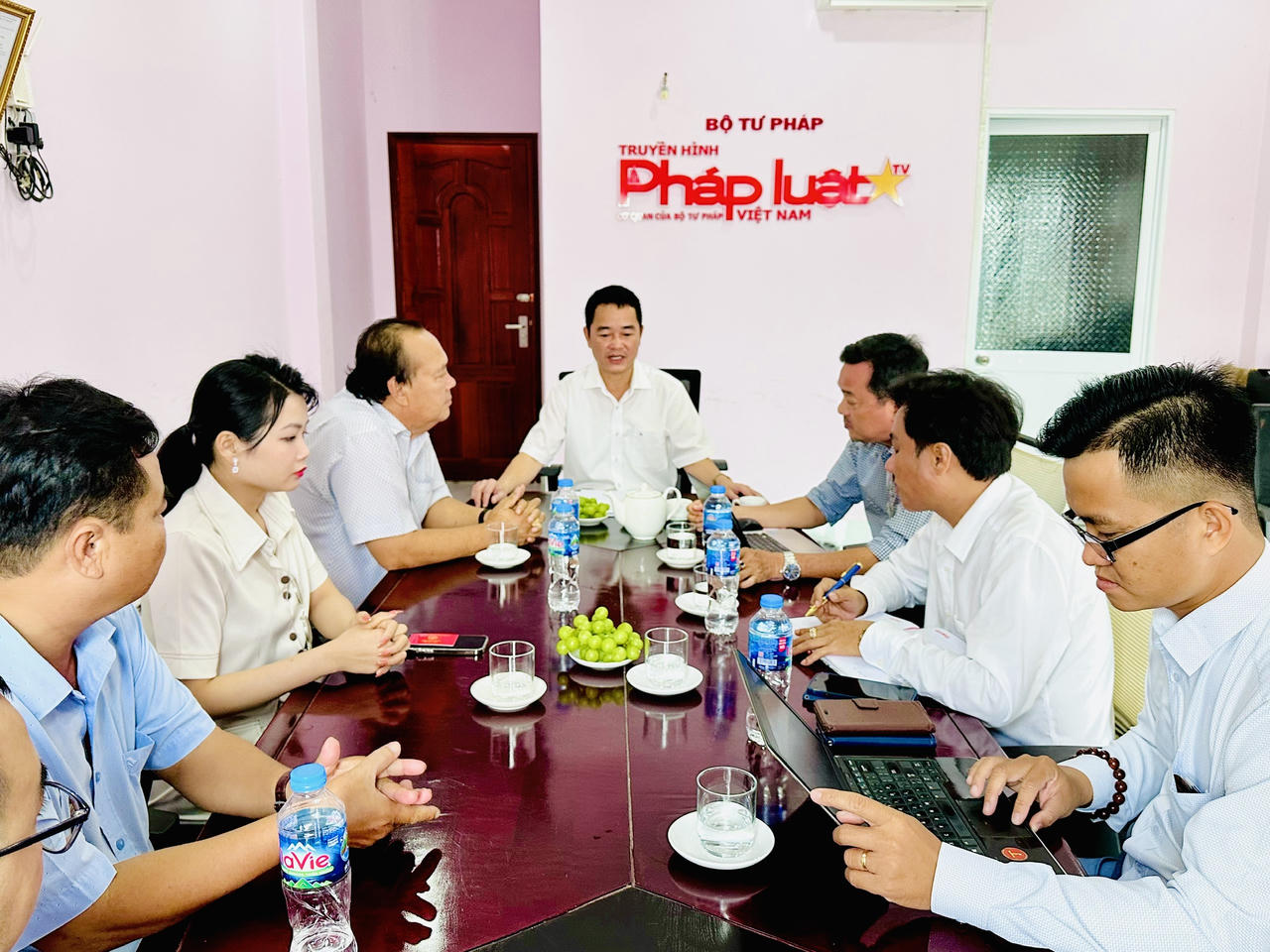 Báo PLVN trao quyết định Trưởng VPĐD tại Tiền Giang và Kiên Giang 