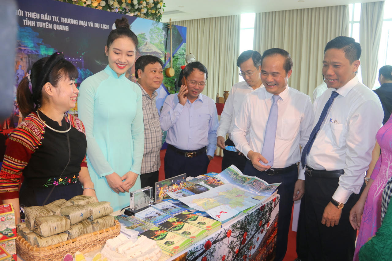 Quảng bá Lễ hội Thành Tuyên và chương trình 'Qua miền di sản Việt Bắc' tại Cần Thơ