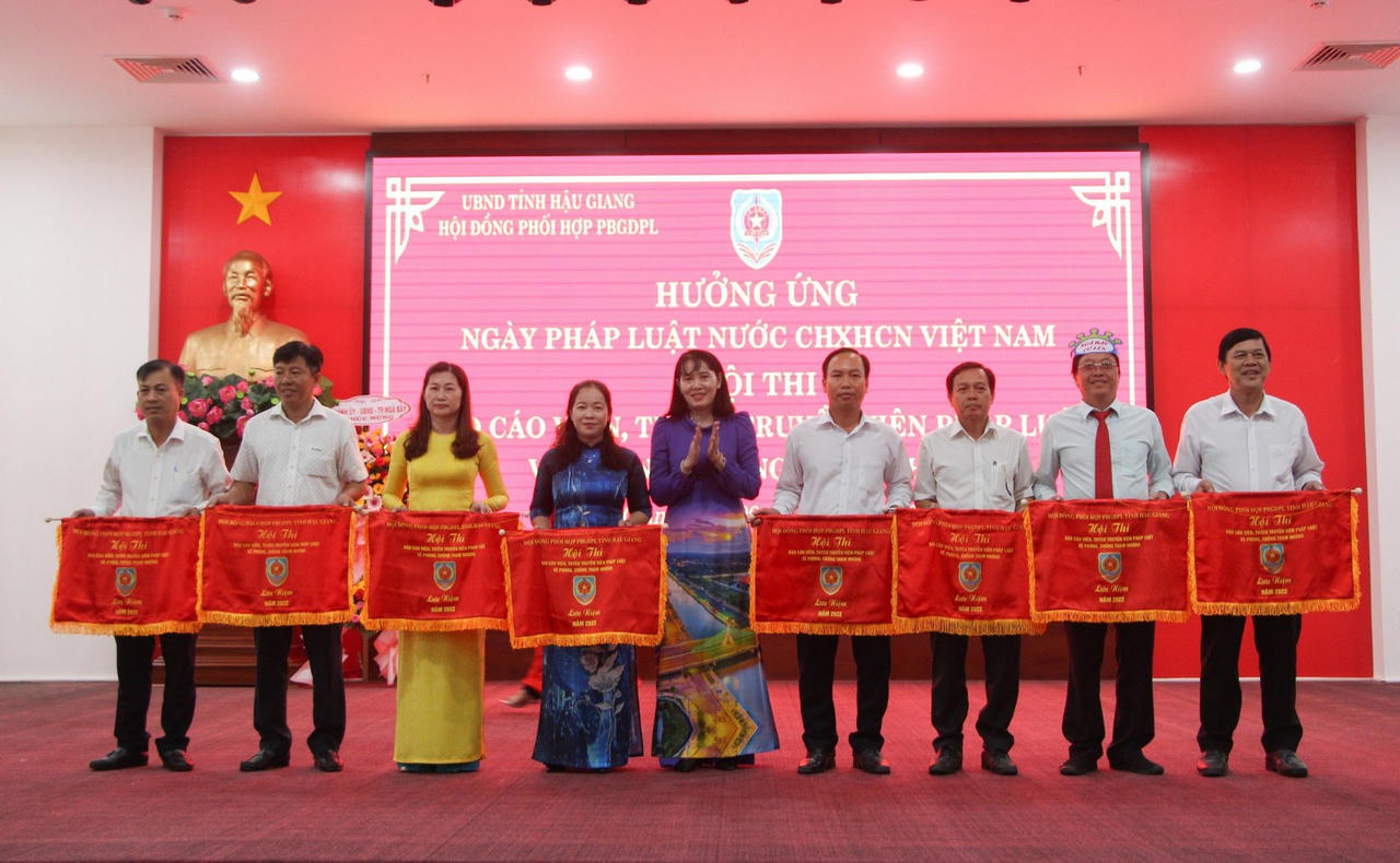 Hậu Giang tổ chức nhiều hoạt động lan tỏa ý nghĩa Ngày Pháp luật Việt Nam 