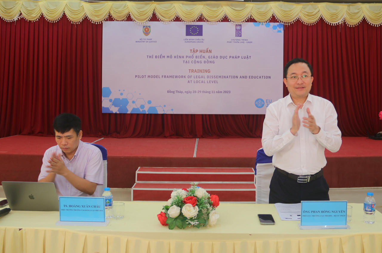 Bộ Tư pháp tập huấn thí điểm mô hình PBGDPL cộng đồng tại tỉnh Đồng Tháp 