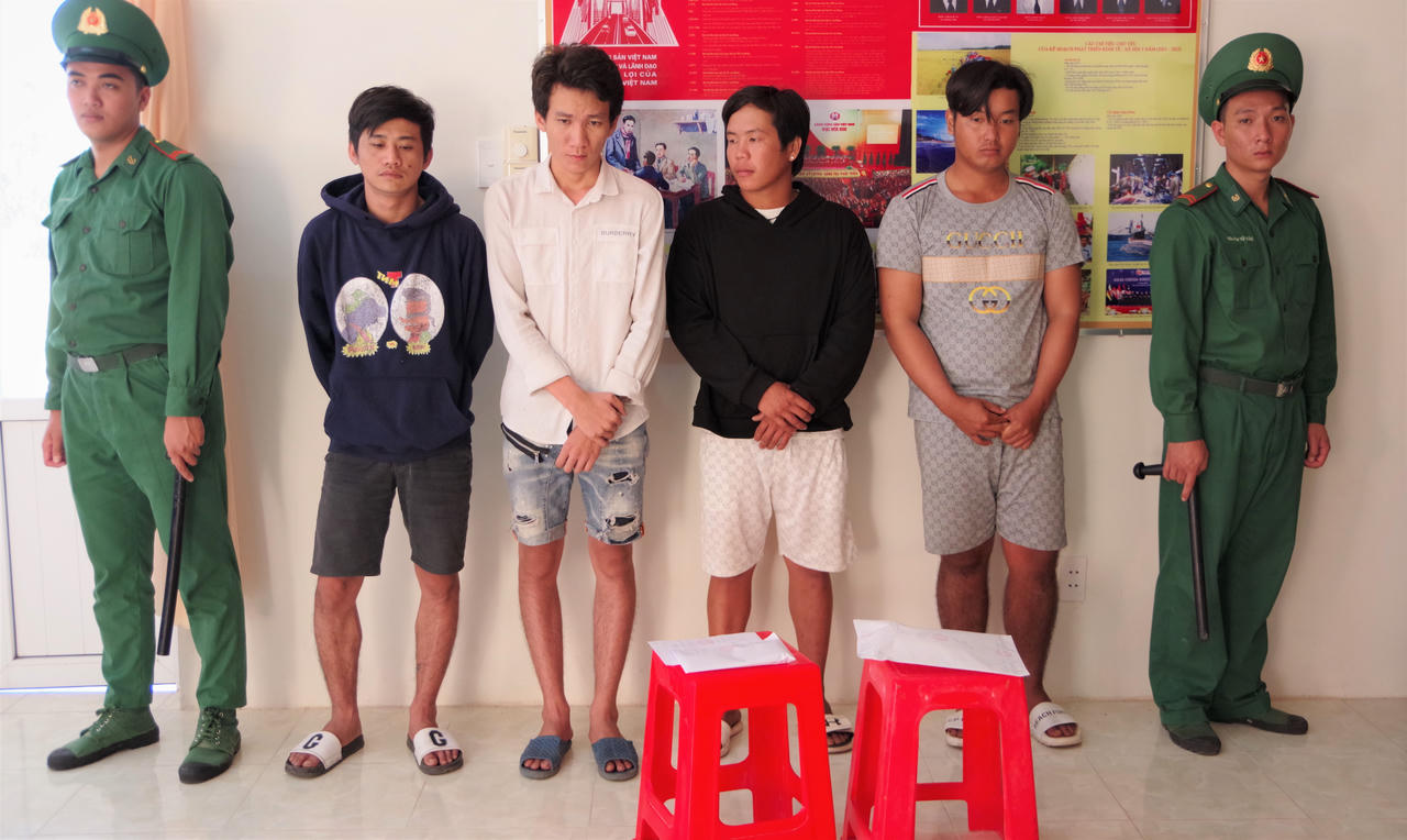 BĐBP Trà Vinh bắt quả tang 4 đối tượng sử dụng ma túy