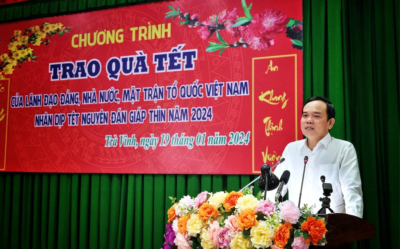 Phó Thủ tướng Trần Lưu Quang thăm, tặng quà Tết tại Trà Vinh