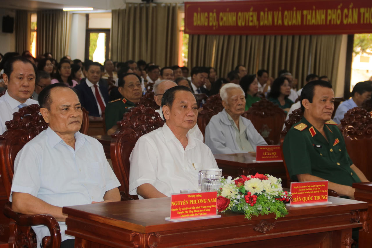 Cần Thơ họp mặt kỷ niệm 94 năm ngày thành lập Đảng Cộng sản Việt Nam 