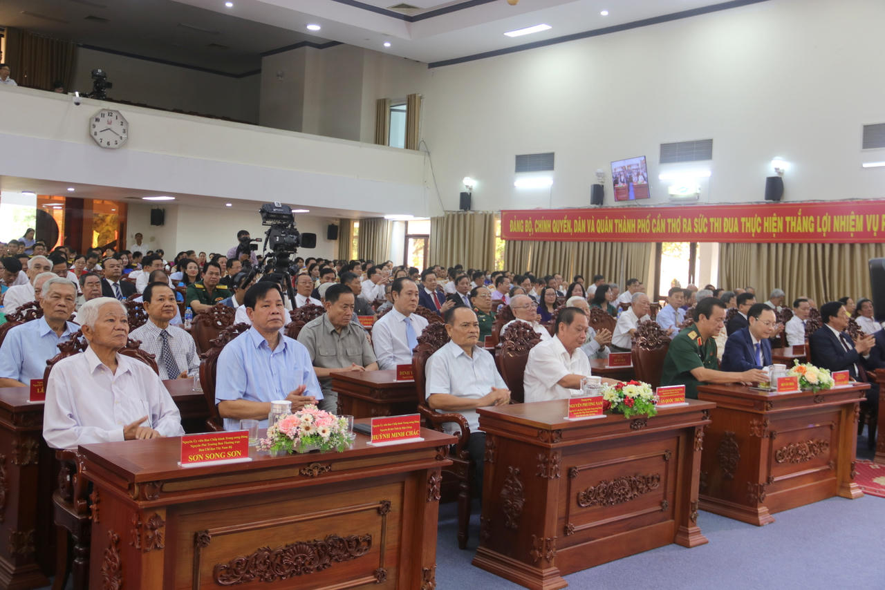 Cần Thơ họp mặt kỷ niệm 94 năm ngày thành lập Đảng Cộng sản Việt Nam 