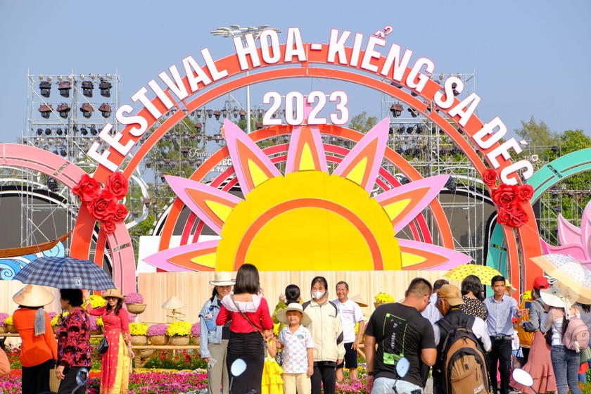 Festival Hoa - Kiểng Sa Đéc thu hút khoảng 245.000 du khách tham quan, trải nghiệm