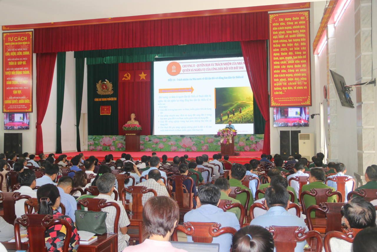 Cần Thơ triển khai 9 luật mới cho hơn 350 đại biểu 