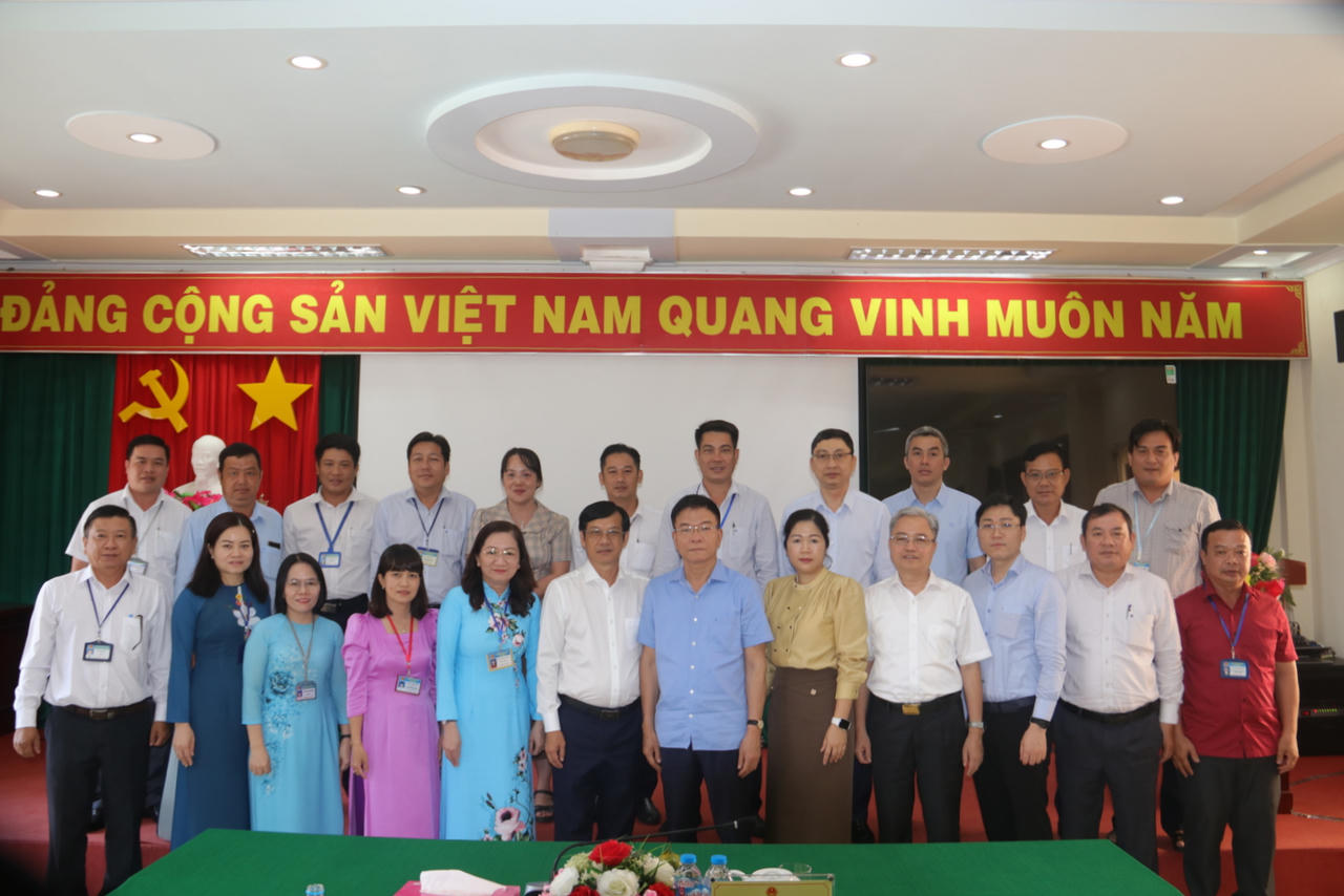 Bộ trưởng Lê Thành Long làm việc với Sở Tư pháp, Cục THADS tỉnh Hậu Giang 