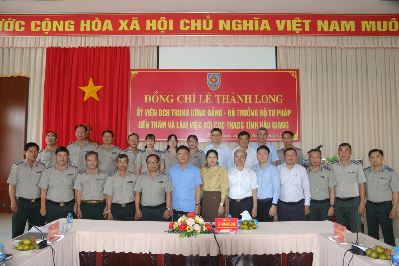 Bộ trưởng Lê Thành Long làm việc với Sở Tư pháp, Cục THADS tỉnh Hậu Giang 