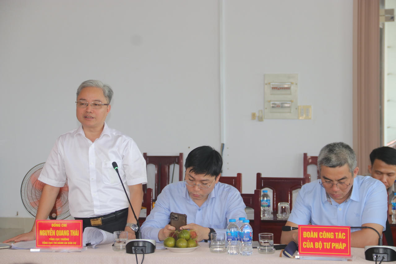 Bộ trưởng Lê Thành Long làm việc với Sở Tư pháp, Cục THADS tỉnh Hậu Giang 