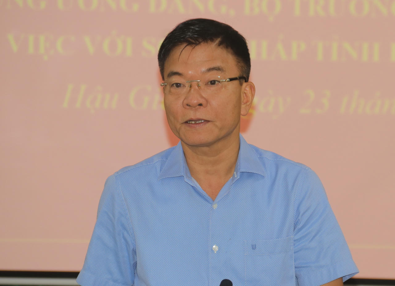 Bộ trưởng Lê Thành Long làm việc với Sở Tư pháp, Cục THADS tỉnh Hậu Giang 