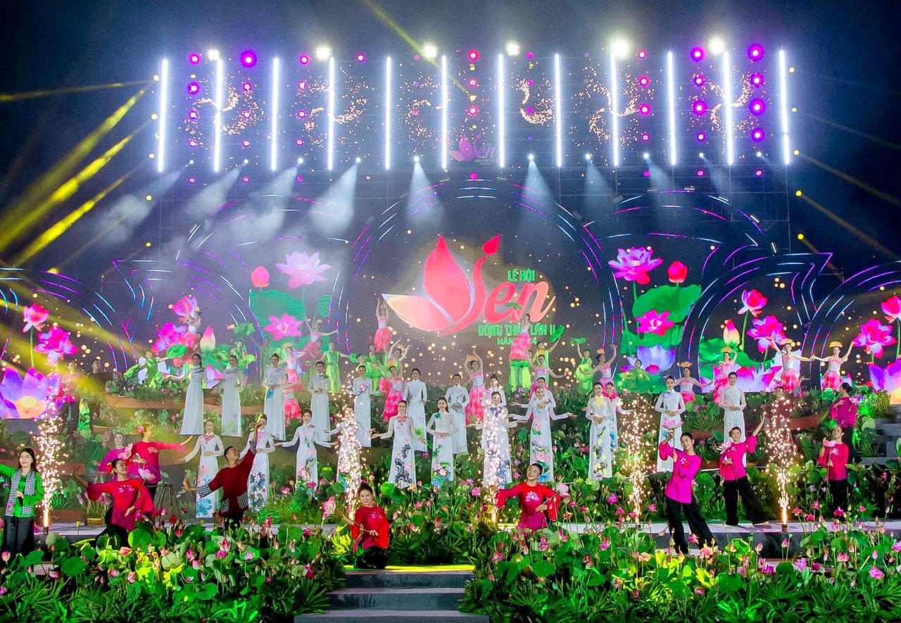 Lễ hội Sen Đồng Tháp lần 2 thu hút hơn 200.000 lượt khách tham quan 