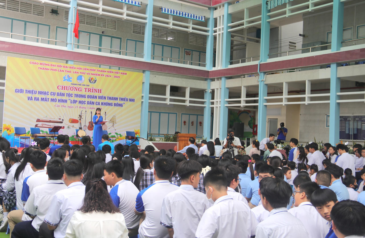 Cần Thơ mở "lớp học dân ca 0 đồng” cho trẻ em.