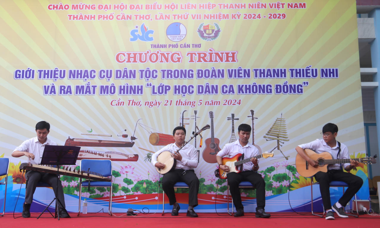 Cần Thơ mở "lớp học dân ca 0 đồng” cho trẻ em.