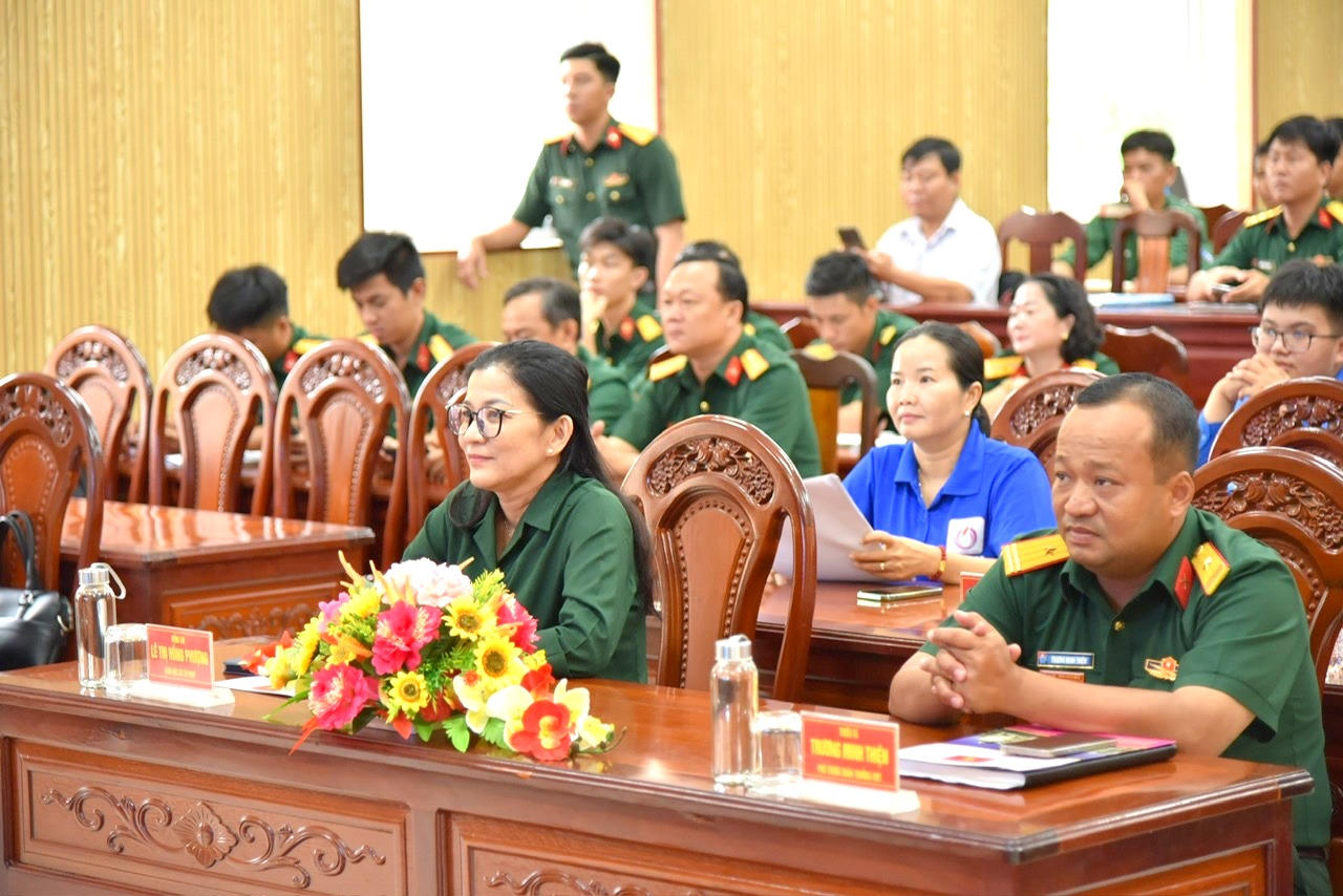 Đồng Tháp phổ biến pháp luật cho cán bộ, chiến sĩ Trung đoàn Bộ binh 320 