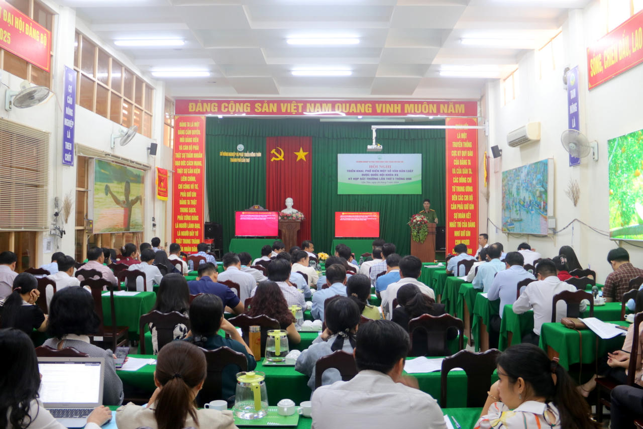 Sở NN&PTNT Cần Thơ triển khai, phổ biến luật mới cho hơn 100 đại biểu 