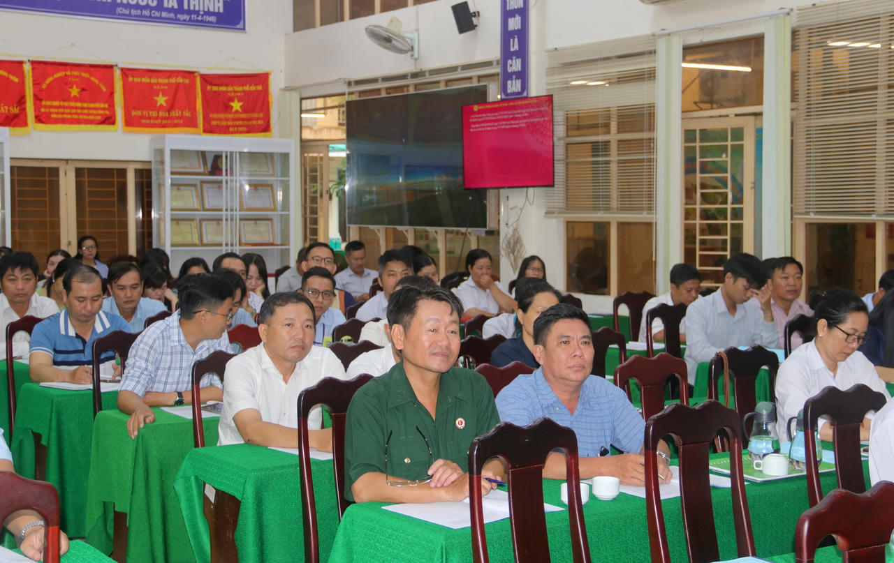 Sở NN&PTNT Cần Thơ triển khai, phổ biến luật mới cho hơn 100 đại biểu 