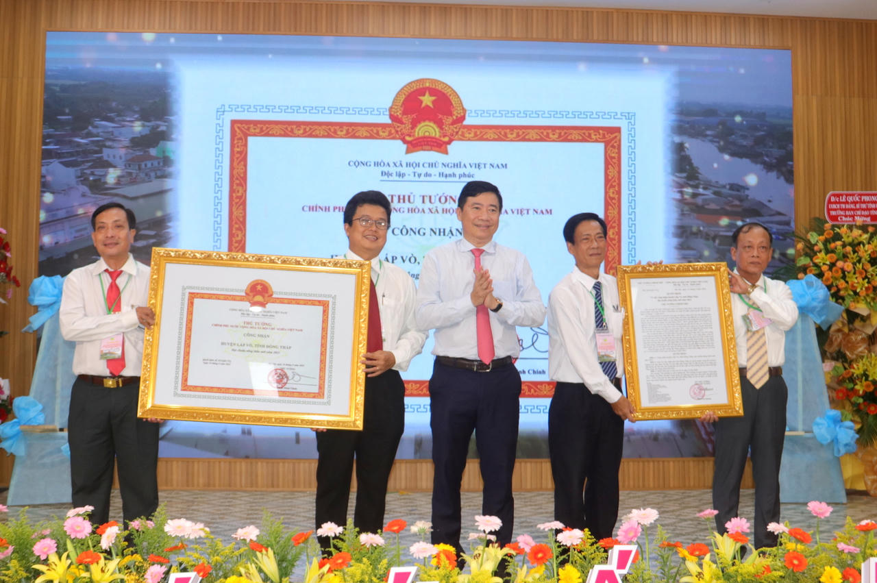 Huyện Lấp Vò đạt chuẩn nông thôn mới 